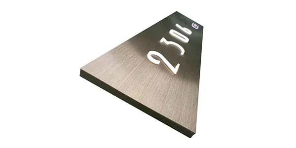 A9-铝拉丝门显-横向